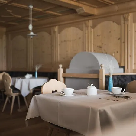 Landsitz Stroblhof ホテル 4*